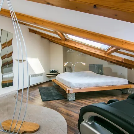 Stunning In With Jacuzzi Appartamento