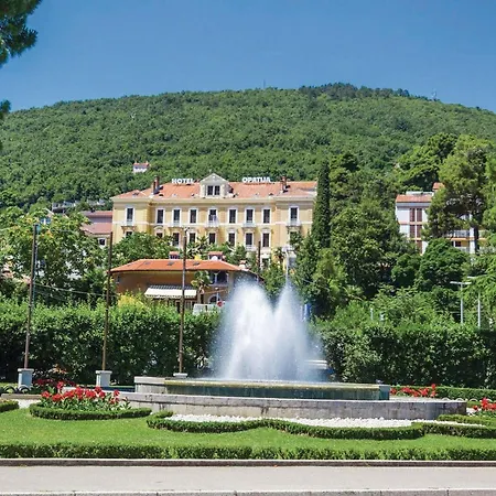 Appartamento Stunning In With Jacuzzi Kastav