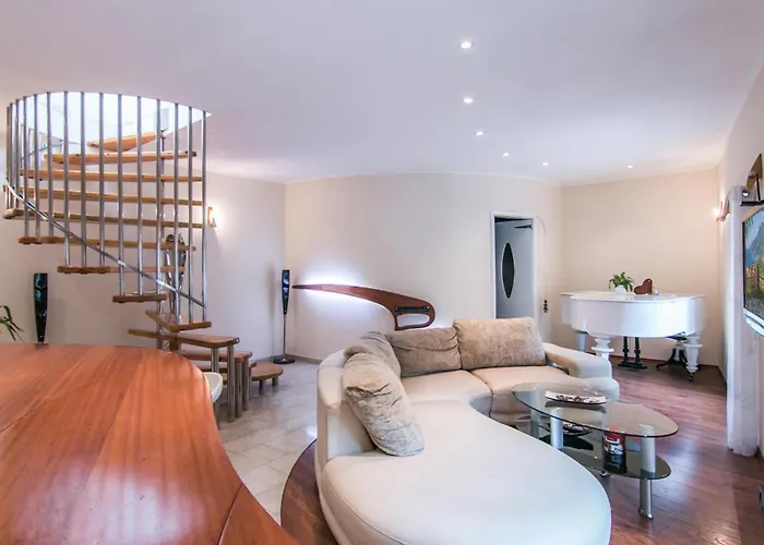公寓 1 Bedroom Awesome In 卡斯塔