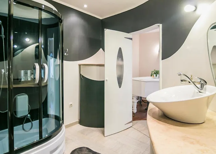 1 Bedroom Awesome In Apartament *
